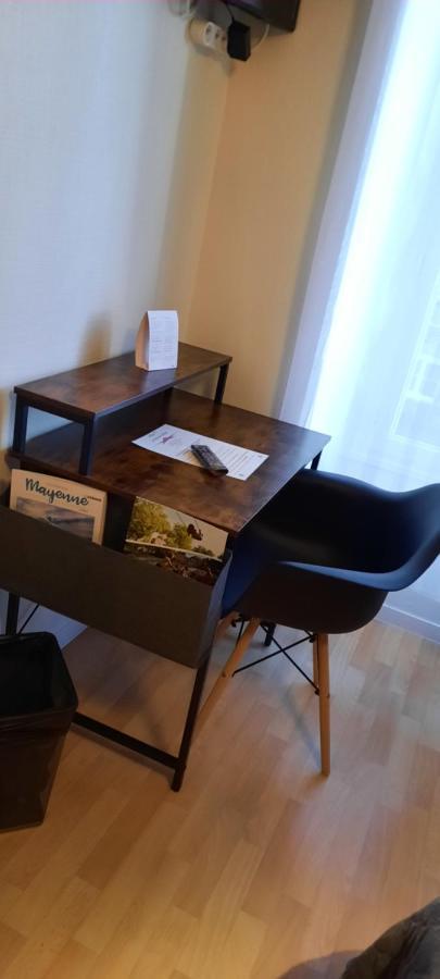 Le Gue De Genes Hotel Ambrieres Les Vallees Ngoại thất bức ảnh