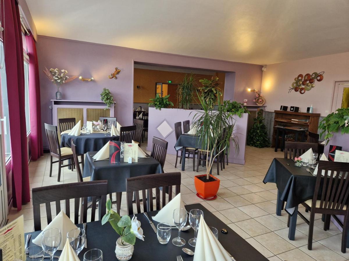 Le Gue De Genes Hotel Ambrieres Les Vallees Ngoại thất bức ảnh