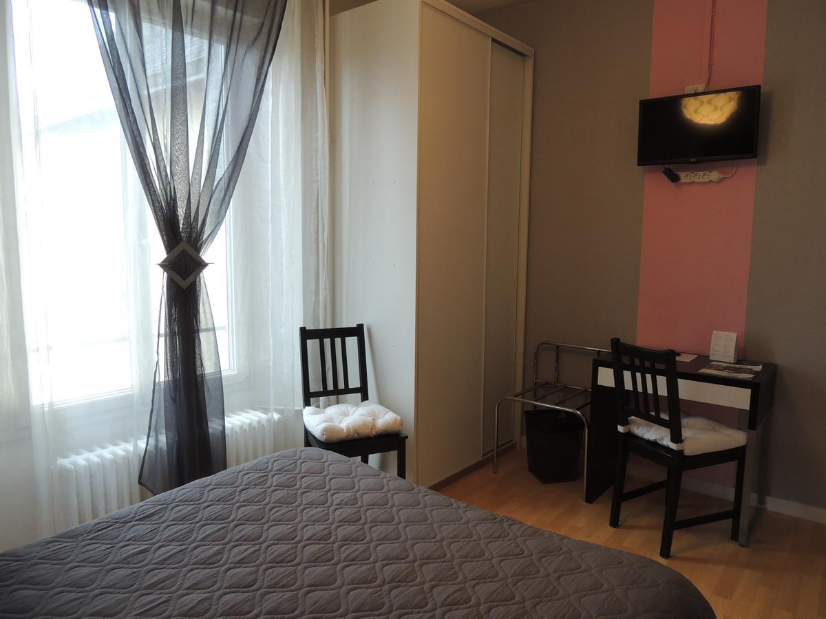 Le Gue De Genes Hotel Ambrieres Les Vallees Ngoại thất bức ảnh